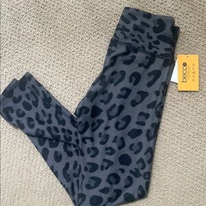 Leopard Print Leggings small Becco long